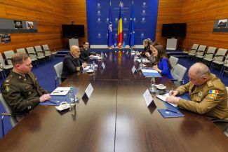 Oana Ţoiu, întrevedere cu preşedintele Comitetului Militar al NATO: Cei peste 20 de ani de când suntem membri NATO au sedimentat o încredere puternică a cetăţenilor în alianţa nord-atlantică, iar asta poate face faţă oricăror furtuni politice