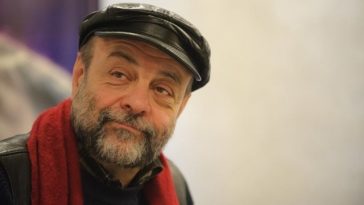 Regizorul Gábor Tompa, despre spectacolul său „Hamlet”, optimist: „Teatrul poate reconcilia dacă nu cedează unor cerinţe superficiale şi de distracţie ieftină”
