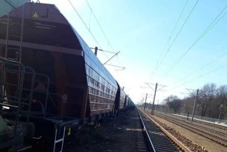 O persoană s-a urcat pe un tren, în Gara Buşteni, şi s-a electrocutat / Se aşteaptă o drezină pentru a scoate trenul de sub tensiune, abia apoi putând interveni medicii