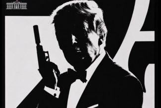 Trump îşi pune, cu ajutorul AI, smokingul lui James Bond