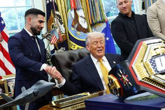„Nu-i rău, nu-i aşa?…”: Donald Trump dezvăluie scena luptei de MMA organizate de UFC pe peluza Casei Albe