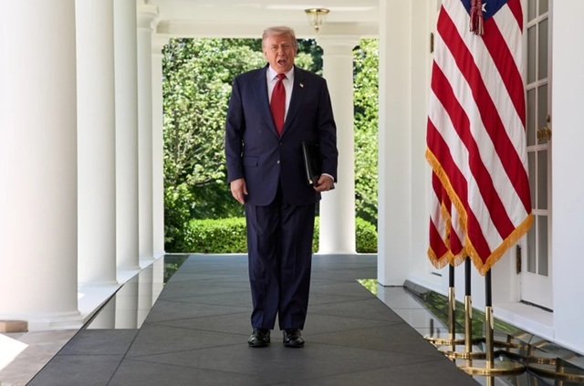 Trump anunţă un armistiţiu de trei zile, începând de sâmbătă, şi un schimb de câte 1.000 de prizonieri între Rusia şi Ucraina. ”Să sperăm că ăsta e începutul sfârşitului unui război foarte lung, sângeros şi greu”. Zelenski ”autorizează” prin decret defila