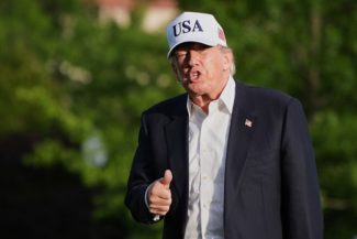 Trump anunţă că a anulat la un atac prevăzut marţi împotriva Iranului, la cererea unor lideri de la Golful Persic. El anunţă că au avut loc ”negocieri serioase” şi că SUA sunt pregătite să lanseze ”un atac total şi la scară mare” oricând, dacă nu se ajung