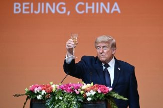 Trump cataloghează discuţiile cu Xi, la banchetul dat la Beijing în onoarea sa, drept ”extrem de pozitive şi productive”. Ei vor ca Strâmtoarea Ormuz să rămână deschisă. Casa Albă, care nu evocă Taiwanul, zice că Xi vrea petrol american, Beijingul nu conf