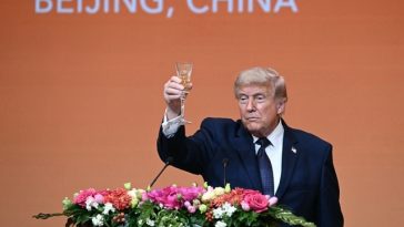 Trump cataloghează discuţiile cu Xi, la banchetul dat la Beijing în onoarea sa, drept ”extrem de pozitive şi productive”. Ei vor ca Strâmtoarea Ormuz să rămână deschisă. Casa Albă, care nu evocă Taiwanul, zice că Xi vrea petrol american, Beijingul nu conf
