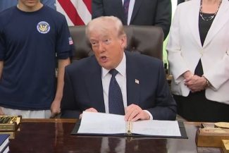 Trump cataloghează nepopularul Război din Iran, la un eveniment consacrat exerciţiilor fizice la şcoală, la Casa Albă, drept o ”mică încăierare”, după ce l-a catalogat drept un ”minirăzboi” sau o ”mică excursie”