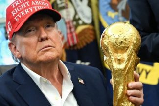 ”Nu voi plăti atâta, ca să fiu cinstit”, declară Trump despre preţul biletelor la Mondialul 2026, pe care-l consideră exorbitant. Cel mai ieftin loc este afişat la 1.940 de dolari (1.650 euro) pe site-ul de vânzări al FIFA şi la 1.150 de dolari (980 euro)