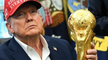 ”Nu voi plăti atâta, ca să fiu cinstit”, declară Trump despre preţul biletelor la Mondialul 2026, pe care-l consideră exorbitant. Cel mai ieftin loc este afişat la 1.940 de dolari (1.650 euro) pe site-ul de vânzări al FIFA şi la 1.150 de dolari (980 euro)