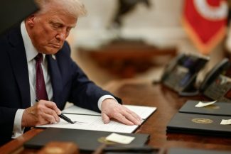 Donald Trump declară într-o scrisoare adresată Congresului că ostilităţile împotriva Iranului sunt „încheiate“