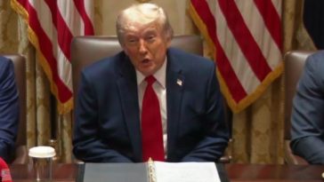 Poziţia lui Trump se radicalizează. El susţine că nu se grăbeşte să încheie un acord cu Iranul pentru că „nu-i pasă” de alegerile de la jumătatea mandatului. Şeful Casei Albe avertizează Omanul să nu se amestece în chestiunea Ormuz