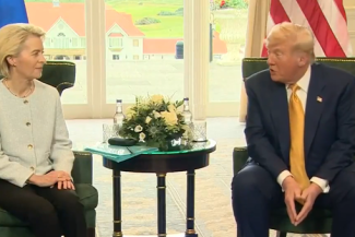 Trump acordă UE termen până la 4 iulie pentru ratificarea acordului comercial, altfel riscă tarife vamale „mult mai mari”.
