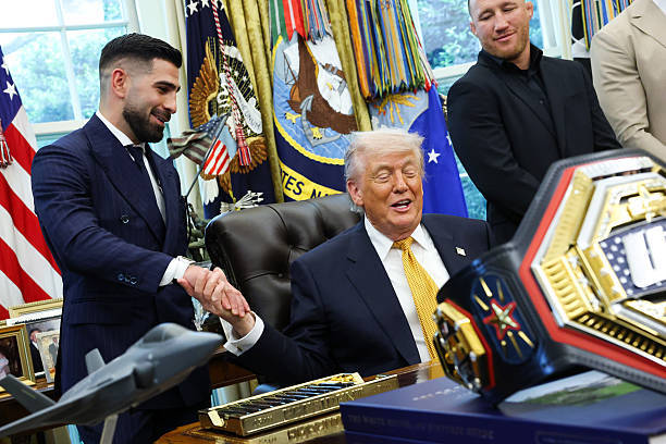 „Nu-i rău, nu-i aşa?…”: Donald Trump dezvăluie scena luptei de MMA organizate de UFC pe peluza Casei Albe
