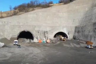 Director CNAIR: A fost străpunsă astăzi şi a doua galerie a tunelului Robeşti de pe Autostrada Sibiu-Piteşti – VIDEO