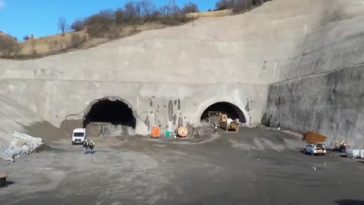 Director CNAIR: A fost străpunsă astăzi şi a doua galerie a tunelului Robeşti de pe Autostrada Sibiu-Piteşti – VIDEO