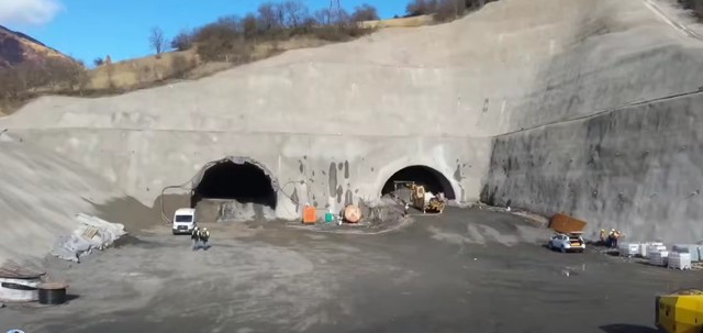 Director CNAIR: A fost străpunsă astăzi şi a doua galerie a tunelului Robeşti de pe Autostrada Sibiu-Piteşti – VIDEO