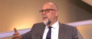 Kelemen Hunor afirmă că nu susţine un guvern minoritar PSD: Nu există această variantă, nu se poate/ Dacă ar fi o astfel de soluţie, ar însemna că eşti la mâna celor de la AUR. Nu se poate, nu pot accepta eu aşa ceva