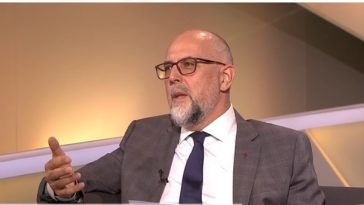 Kelemen Hunor afirmă că nu susţine un guvern minoritar PSD: Nu există această variantă, nu se poate/ Dacă ar fi o astfel de soluţie, ar însemna că eşti la mâna celor de la AUR. Nu se poate, nu pot accepta eu aşa ceva