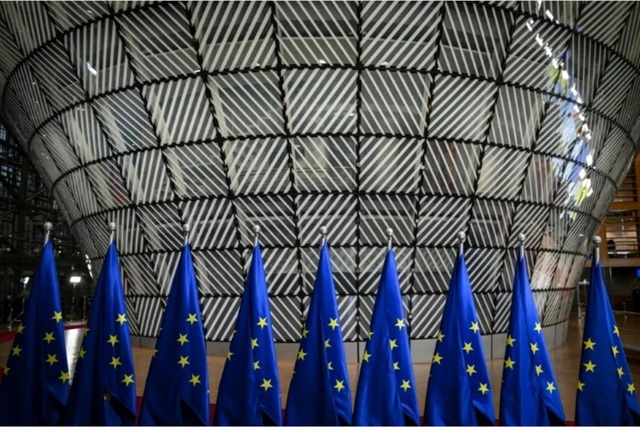Uniunea Europeană îl convoacă pe însărcinatul rus cu afaceri în urma unor ameninţări cu privire la diplomaţii de la Kiev. Bruxellesul denunţă ”o escaladare inacceptabilă” şi anunţă că Delegaţia UE rămâne în capitala Ucrainei