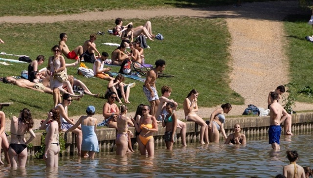 Nouă morţi prin înec în Regatul Unit, de la începutul caniculei. Cea mai caldă zi de mai înregistrată vreodată, marţi, de 35,1°C, la Londra. Îndemnuri la prudenţă