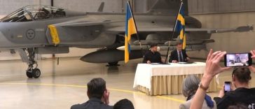 Suedia urmează să vândă Ucrainei 20 de avioane de vânătoare de tip Gripen E/F, finanţate cu fonduri europene, şi să-i doneze alte 16 avioane de tip Gripen C/D, anunţă Ulf Kristersson şi Volodimir Zelenski