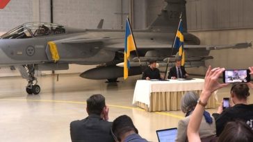 Suedia urmează să vândă Ucrainei 20 de avioane de vânătoare de tip Gripen E/F, finanţate cu fonduri europene, şi să-i doneze alte 16 avioane de tip Gripen C/D, anunţă Ulf Kristersson şi Volodimir Zelenski