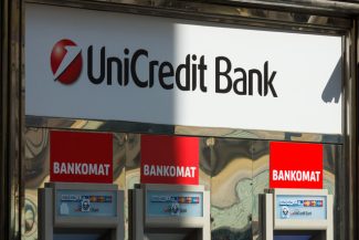 Şeful UniCredit: preluarea totală a Commerzbank nu este scenariul de bază