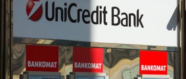 Şeful UniCredit: preluarea totală a Commerzbank nu este scenariul de bază