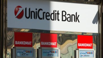 Şeful UniCredit: preluarea totală a Commerzbank nu este scenariul de bază