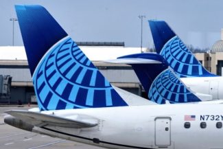 Un pilot al companiei aeriene americane United Airlines anunţă controlori aerieni că crede a lovit o dronă ”roşie”, ”strălucitotoare” deasupra oraşului San Diego. Mentenanţa nu a constatat nicio pagubă, după o aterizare în siguranţă, anunţă compania