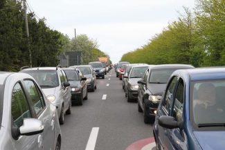 Restricţii pe cel mai circulat drum din România/ Traficul rutier se va desfăşura, timp de aproape o lună, pe câte o bandă a ambelor sensuri ale DN1, ca urmare a unor lucrări de reparaţii