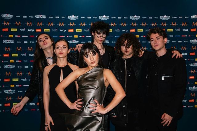 Alexandra Căpitănescu şi delegaţia României, în faţa presei internaţionale şi a fanilor Eurovision, pe Covorul Turcoaz de la Viena