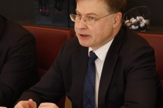 UE va debloca la jumătatea lunii iunie un prim ajutor de 3,2 miliarde de euro pentru Kiev
