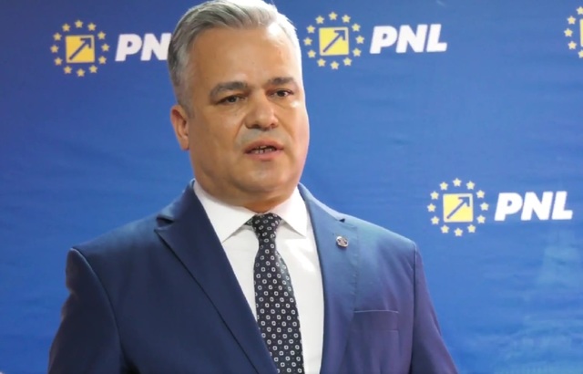 Prim-vicepreşedintele PNL Adrian Veştea: PNL trebuie să se reaşeze la masa negocierilor cu partidele proeuropene şi să identifice soluţii pentru a continua guvernarea / Datoria noastră nu este să ne retragem demonstrativ