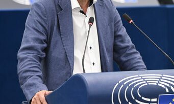 Europarlamentarul PNL Virgil Popescu a primit injurii după ce a scris pe Facebook: Avem nevoie de un cordon sanitar democratic care să împiedice accederea AUR în Guvernul României / Un motiv – girează violenţa, sub toate formele, a comentat el ulterior