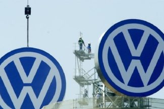 Familiile care controlează Volkswagen cer restructurarea grupului după scăderea profitului