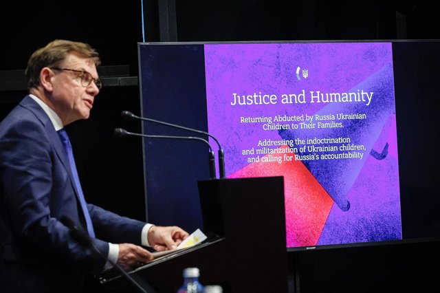 Germania se declară „pregătită” pentru discuţii despre reducerea trupelor americane, dar o retragere masivă „nu se pune deloc în discuţie”, dă asigurări ministrul de externe / De ce au SUA baze militare în Germania