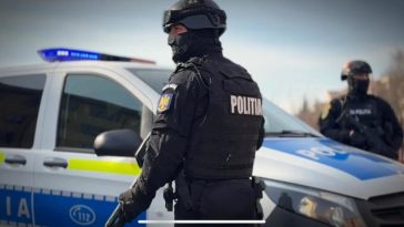 Percheziţii în Arad şi două comune, la cinci presupuşi braconieri/ Doi dintre aceştia au fost reţinuţi/ Anchetatorii au găsit zece arme letale de vânătoare, muniţie, cuţite de vânătoare, trofee şi zeci de kilograme de carne de vânat