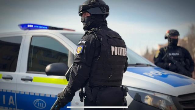 Percheziţii în Arad şi două comune, la cinci presupuşi braconieri/ Doi dintre aceştia au fost reţinuţi/ Anchetatorii au găsit zece arme letale de vânătoare, muniţie, cuţite de vânătoare, trofee şi zeci de kilograme de carne de vânat