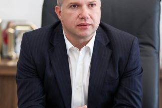 Dronă prăbuşită în Galaţi – Primarul Galaţiului spune că structura blocului nu este afectată, din ce s-a văzut cu lanternele. Este aşteptat un raport / Situaţia adăposturilor antiaeriene din oraş este foarte bună