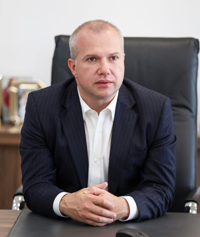 Dronă prăbuşită în Galaţi – Primarul Galaţiului spune că structura blocului nu este afectată, din ce s-a văzut cu lanternele. Este aşteptat un raport / Situaţia adăposturilor antiaeriene din oraş este foarte bună