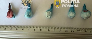 Constanţa: Bărbat de 35 de ani, prins când vindea cocaină cu sume cuprinse între 1.200 şi 2.000 de lei la o tranzacţie