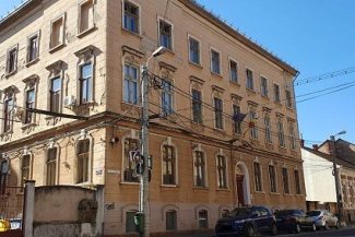 DSP a anulat autorizaţia de funcţionare a unui liceu de elită din Timişoara / Elevii învaţă în igrasie, umezeală şi mucegai / Amendă de 40.000 de lei