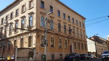 DSP a anulat autorizaţia de funcţionare a unui liceu de elită din Timişoara / Elevii învaţă în igrasie, umezeală şi mucegai / Amendă de 40.000 de lei
