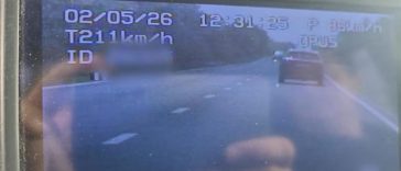 Timiş: Şofer prins în timp ce circula cu peste 200km/oră pe un drum naţional/ A rămas fără permis pentru 4 luni – FOTO