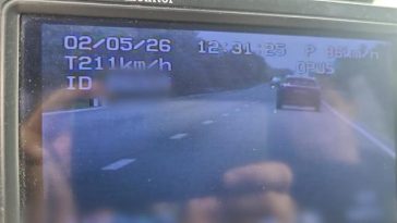 Timiş: Şofer prins în timp ce circula cu peste 200km/oră pe un drum naţional/ A rămas fără permis pentru 4 luni – FOTO