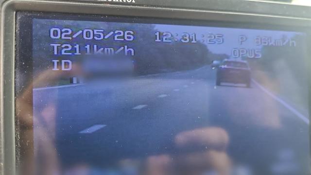 Timiş: Şofer prins în timp ce circula cu peste 200km/oră pe un drum naţional/ A rămas fără permis pentru 4 luni – FOTO