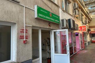 Percheziţii la Direcţia Servicii Publice Botoşani, dar şi la sediile unor firme şi persoane fizice – Cinci suspecţi, acuzaţi că au primit bani pentru a redistribui locuri de veci altor persoane decât celor care le-au concesionat