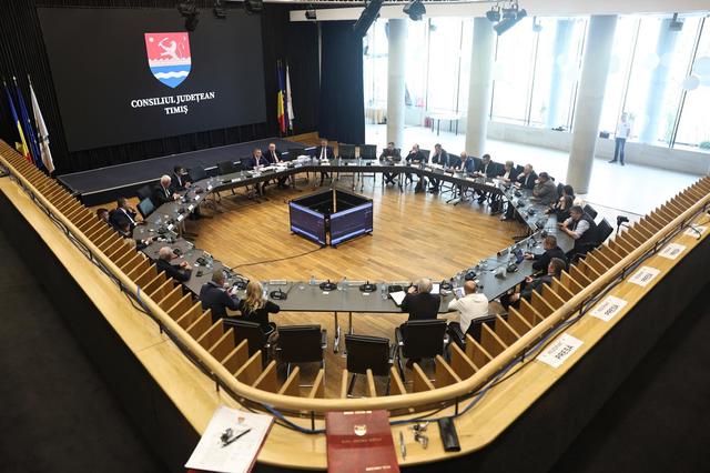 Bugetul judeţului Timiş, adoptat în unanimitate / Alfred Simonis: Avem şi o coaliţie la nivelul judeţului Timiş, formată din PSD şi PNL, care a funcţionat, funcţionează şi mi-aş dori să nu aducem mocirla de la Bucureşti la judeţul Timiş