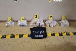 Brăila: Două femei şi un minor de 17 ani, acuzaţi că au adus din Germania aproape zece kilograme de stupefiante/ Cei trei au fost reţinuţi pentru trafic de droguri de mare risc – FOTO