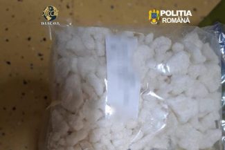 Două persoane, arestate preventiv pentru trafic de droguri de mare risc, după moartea unui tânăr din Buzău, cel mai probabil din cauza drogului „cristal”